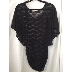 Lipstick Lace Top w/Butterfly Sleeve. Size Medium Shear Attractive Fit.